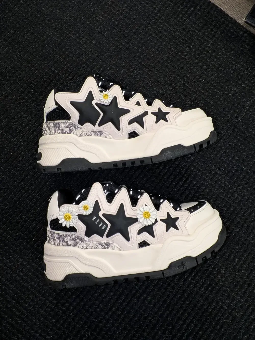 Kaalixto x MEDM Daisy Bread woman sneakers size 4